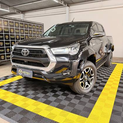 TOYOTA HILUX 2.8 D-4D TURBO DIESEL CD SRX PLUS 4X4 AUTOMÁTICO